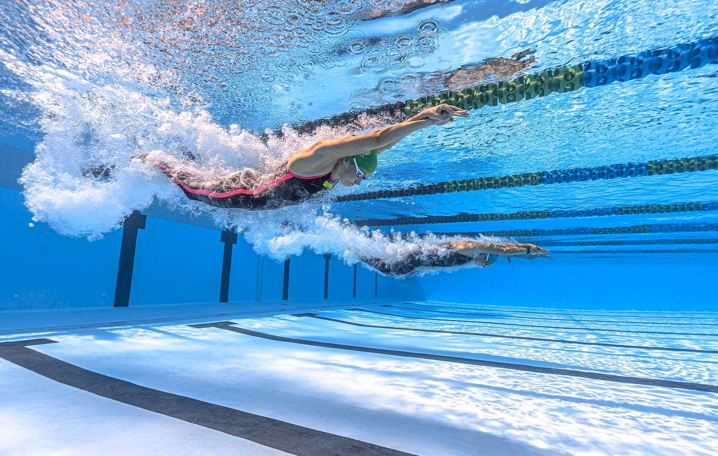 Underwater streamline off the wall